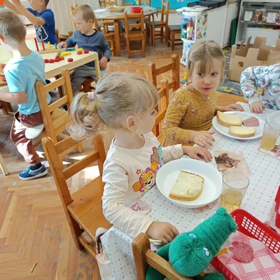 Óvodapedagógusok: Kiss Lászlóné, Csomorné Tóta Rita  Dajka:Méhesi Attila Zoltánné