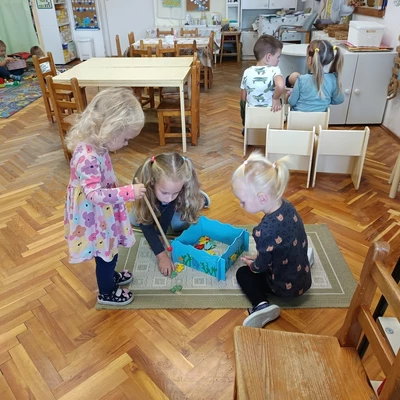 Óvodapedagógusok: Kiss Lászlóné, Csomorné Tóta Rita  Dajka:Méhesi Attila Zoltánné